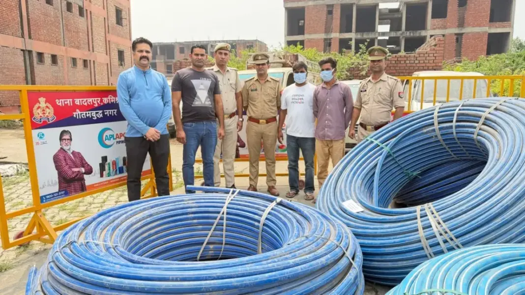 Optical Fiber Pipe Theft: गोदाम से 5 लाख के ऑप्टिकल फाइबर पाइप चोरी करने वाले दो आरोपी गिरफ्तार Optical Fiber Pipe Theft: गोदाम से 5 लाख के ऑप्टिकल फाइबर पाइप चोरी करने वाले दो आरोपी गिरफ्तार