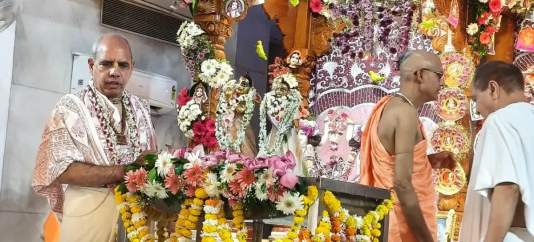 Radhashtami Celebration: नोएडा इस्कॉन मंदिर में धूमधाम से मनाई गई राधाष्टमी, तीन हजार श्रद्धालुओं ने किए राधा-कृष्ण के दर्शन Radhashtami Celebration: नोएडा इस्कॉन मंदिर में धूमधाम से मनाई गई राधाष्टमी, तीन हजार श्रद्धालुओं ने किए राधा-कृष्ण के दर्शन