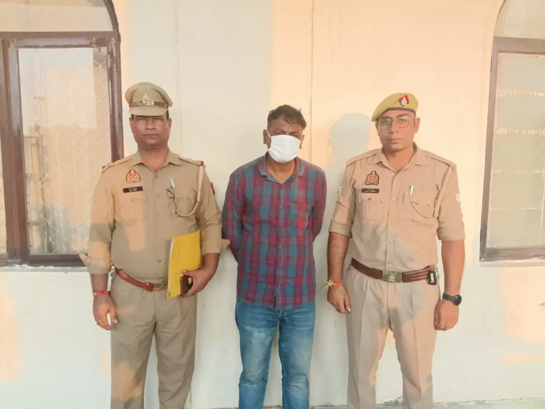 Gangster Arrest: दो साल से फरार 10 हजार का इनामी फिरोज मुंबई से गिरफ्तार, ट्रांजिट रिमांड पर नोएडा लाई पुलिस Gangster Arrest: दो साल से फरार 10 हजार का इनामी फिरोज मुंबई से गिरफ्तार, ट्रांजिट रिमांड पर नोएडा लाई पुलिस