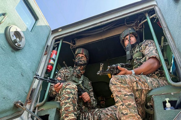 Jammu Kashmir : बडगाम में सुरक्षा बलों को बड़ी कामयाबी, लश्कर का सीनियर कमांडर मूसा ढेर Jammu Kashmir : बडगाम में सुरक्षा बलों को बड़ी कामयाबी, लश्कर का सीनियर कमांडर मूसा ढेर