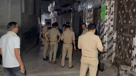 Greater Noida Crime: जहांगीरपुर में रंजिश के चलते युवक की गोली मारकर हत्या, 6 नामजद आरोपियों पर केस Greater Noida Crime: जहांगीरपुर में रंजिश के चलते युवक की गोली मारकर हत्या, 6 नामजद आरोपियों पर केस