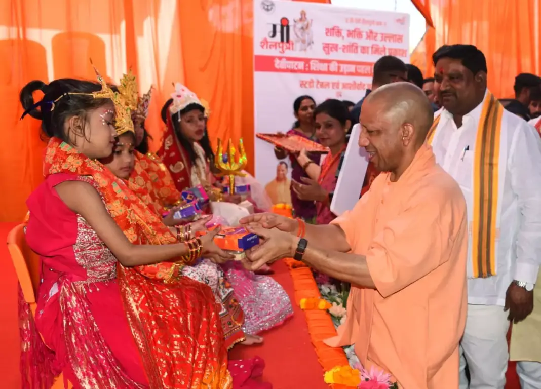 Basketball: नोएडा की खिलाड़ी चांदनी सिंह को CM योगी ने किया सम्मानित, स्कूल गेम्स में नवजीवन इंटर कॉलेज का शानदार प्रदर्शन Basketball: नोएडा की खिलाड़ी चांदनी सिंह को CM योगी ने किया सम्मानित, स्कूल गेम्स में नवजीवन इंटर कॉलेज का शानदार प्रदर्शन
