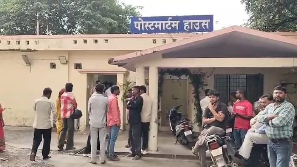 Dehradun Triple Murder: रायपुर में बुजुर्ग दंपती और घरेलू सहायिका की हत्या, प्लंबर गिरफ्तार Dehradun Triple Murder: रायपुर में बुजुर्ग दंपती और घरेलू सहायिका की हत्या, प्लंबर गिरफ्तार