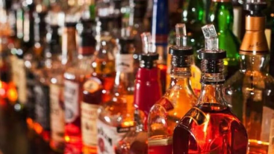 Imported Liquor Price: नोएडा में सस्ती मिलेगी यूके की शराब, नई एमआरपी से ₹3,290 तक घटे दाम Imported Liquor Price: नोएडा में सस्ती मिलेगी यूके की शराब, नई एमआरपी से ₹3,290 तक घटे दाम