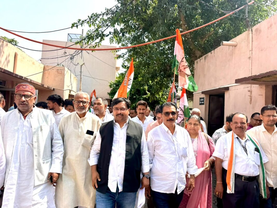 Bulandshahar : बुलंदशहर में कांग्रेस का पुलिस के खिलाफ प्रदर्शन, नगर कोतवाल पर अभद्रता का आरोप Bulandshahar : बुलंदशहर में कांग्रेस का पुलिस के खिलाफ प्रदर्शन, नगर कोतवाल पर अभद्रता का आरोप