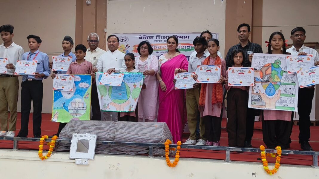 Hapur News : हापुड़ में सेवा पखवाड़े के तहत स्वच्छता और सरकारी योजनाओं का प्रचार तेज Hapur News : हापुड़ में सेवा पखवाड़े के तहत स्वच्छता और सरकारी योजनाओं का प्रचार तेज