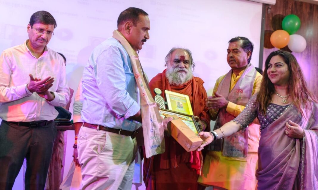 Bulandshahar : बुलंदशहर के वरिष्ठ पत्रकार अवनीश त्यागी हरिद्वार में राष्ट्रीय गौरव सम्मान से सम्मानित Bulandshahar : बुलंदशहर के वरिष्ठ पत्रकार अवनीश त्यागी हरिद्वार में राष्ट्रीय गौरव सम्मान से सम्मानित