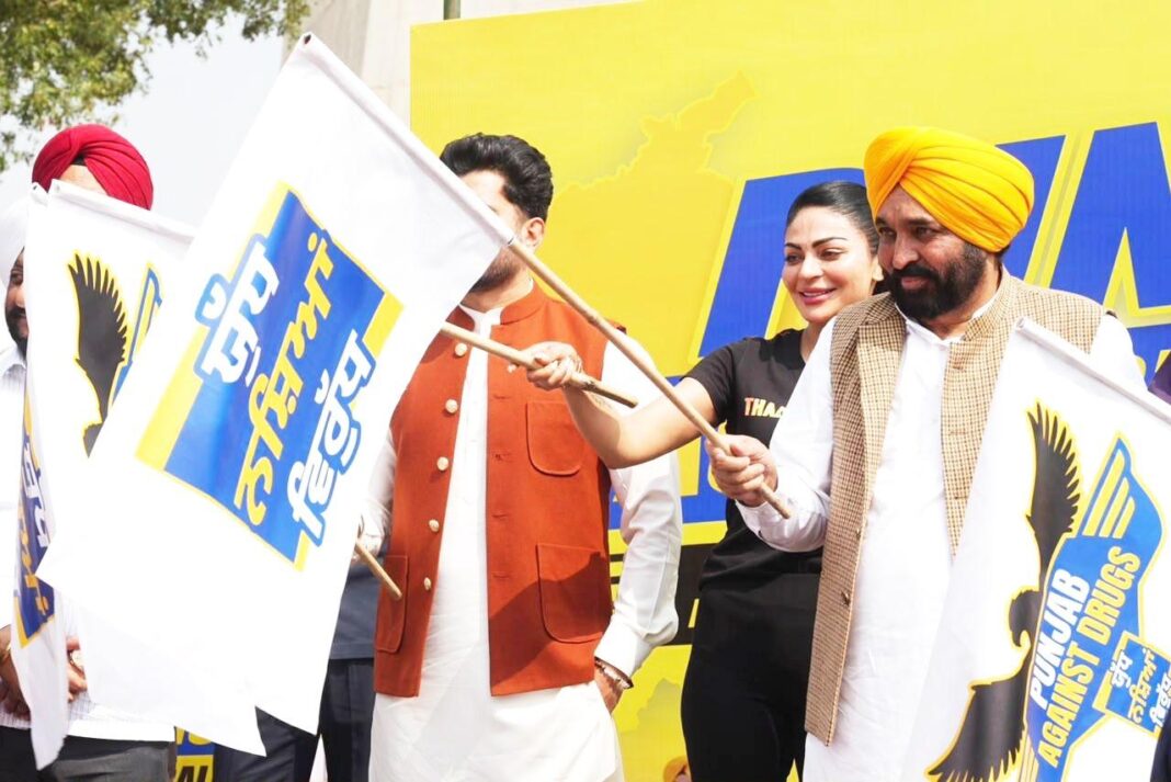 Mohali : मुख्यमंत्री भगवंत सिंह मान ने ‘युद्ध नशेयां विरुद्ध’ अभियान को निर्णायक चरण में पहुंचाते हुए बाइक रैली को हरी झंडी दिखाकर रवाना किया Mohali : मुख्यमंत्री भगवंत सिंह मान ने ‘युद्ध नशेयां विरुद्ध’ अभियान को निर्णायक चरण में पहुंचाते हुए बाइक रैली को हरी झंडी दिखाकर रवाना किया