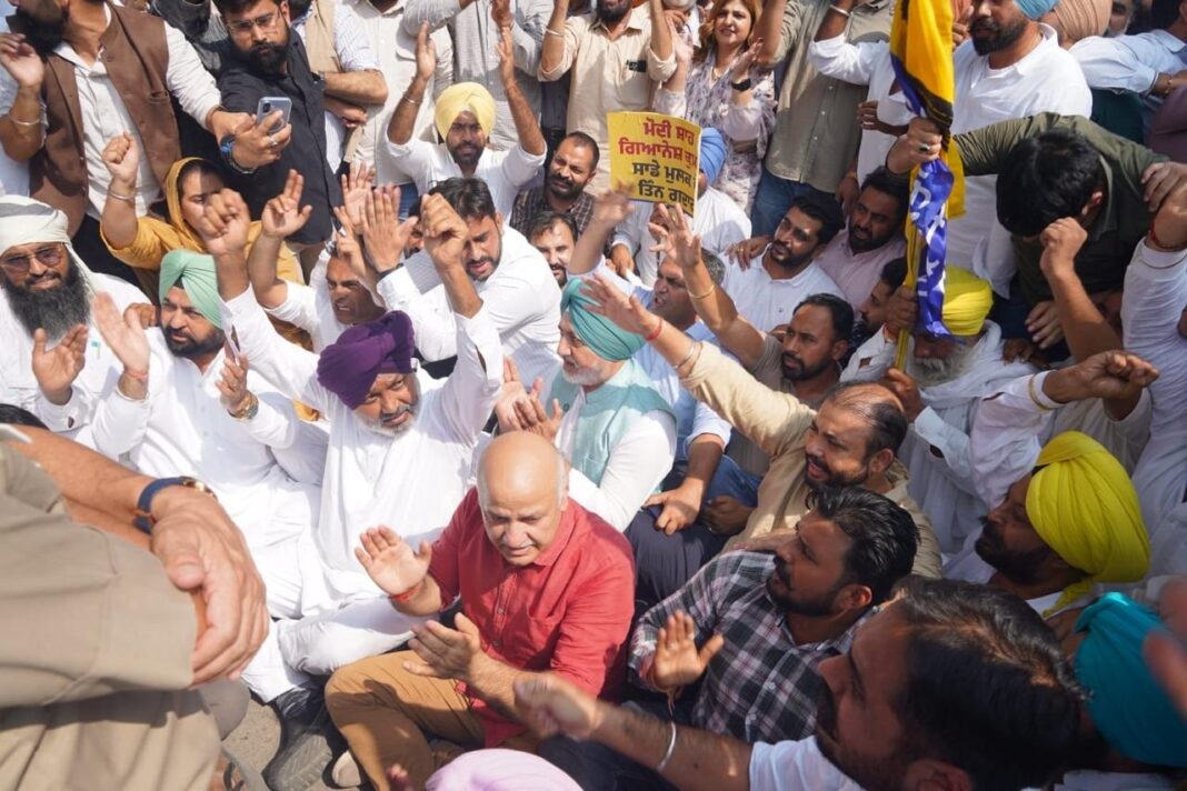 Chandigarh : सीजेपी के समर्थन में चंडीगढ़ में युवाओं के प्रदर्शन में शामिल हुई आप, सीईसी ज्ञानेश कुमार के इस्तीफे की मांग Chandigarh : सीजेपी के समर्थन में चंडीगढ़ में युवाओं के प्रदर्शन में शामिल हुई आप, सीईसी ज्ञानेश कुमार के इस्तीफे की मांग