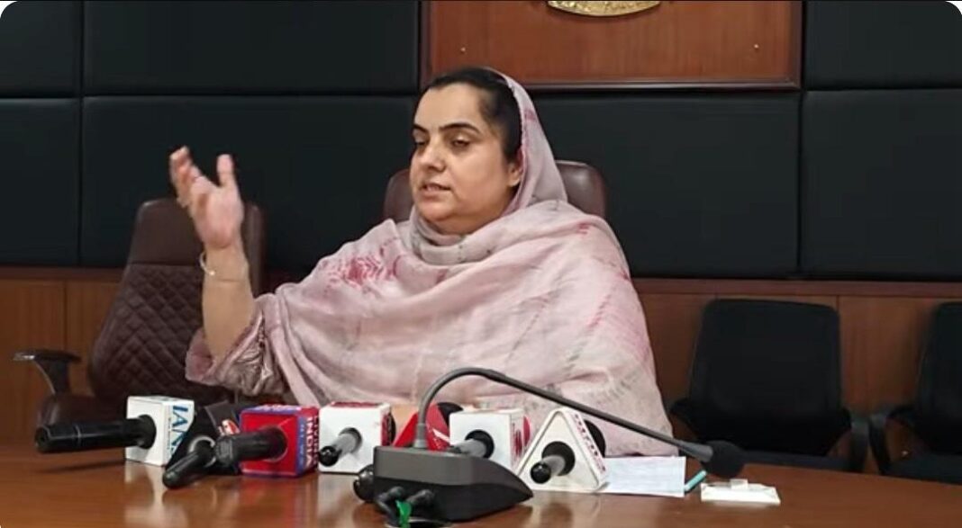 Chandigarh : भाजपा ने गुरुद्वारा श्री बंगला साहिब के अंदर पुलिस भेजकर 1984 की बेअदबी दोहराई, अमित शाह इस्तीफा दें- आप Chandigarh : भाजपा ने गुरुद्वारा श्री बंगला साहिब के अंदर पुलिस भेजकर 1984 की बेअदबी दोहराई, अमित शाह इस्तीफा दें- आप