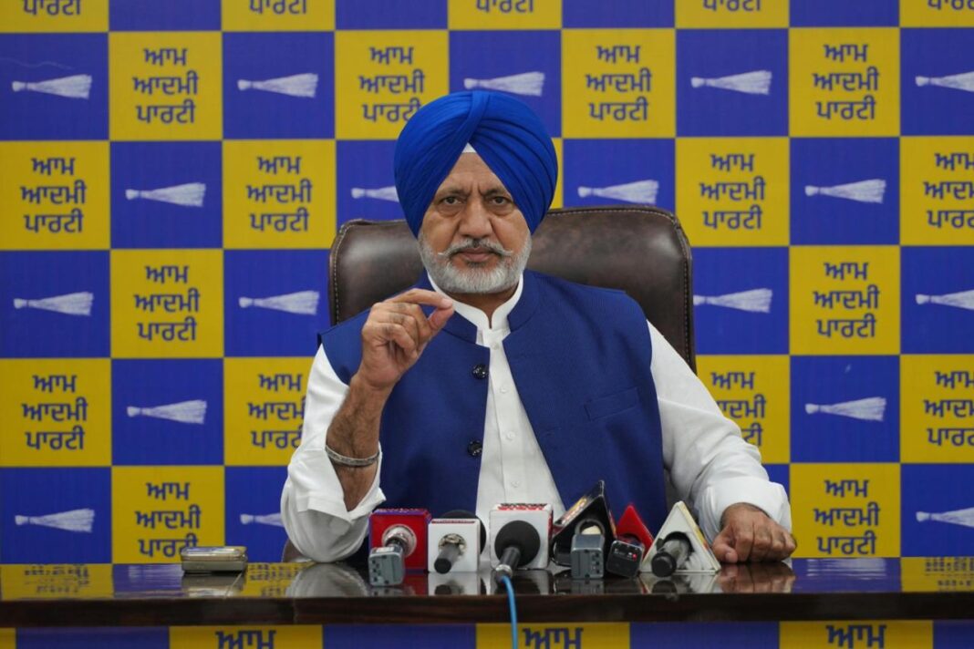 Chandigarh : गुरुद्वारा श्री बंगला साहिब के अंदर मोदी की दिल्ली पुलिस की कार्रवाई ने ‘ऑपरेशन ब्लू स्टार’ की दर्दनाक यादें ताज़ा कर दी हैं- बलतेज पन्नू Chandigarh : गुरुद्वारा श्री बंगला साहिब के अंदर मोदी की दिल्ली पुलिस की कार्रवाई ने ‘ऑपरेशन ब्लू स्टार’ की दर्दनाक यादें ताज़ा कर दी हैं- बलतेज पन्नू