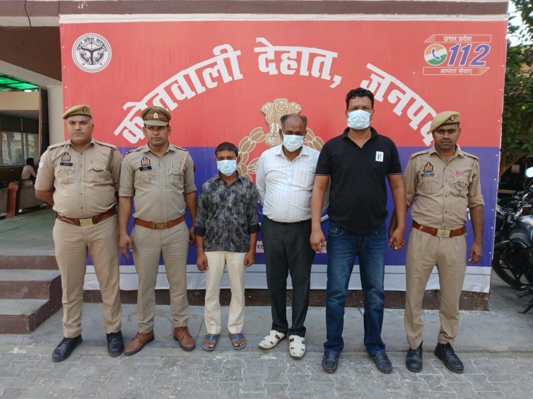 Hapur News : हापुड़ में पत्रकार की पीट-पीटकर हत्या का मामला, तीन आरोपी गिरफ्तार Hapur News : हापुड़ में पत्रकार की पीट-पीटकर हत्या का मामला, तीन आरोपी गिरफ्तार