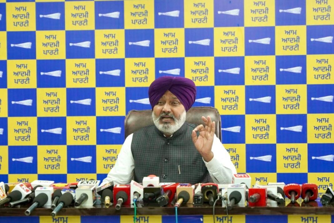 Chandigarh : अमित शाह को पंजाब को उपदे देने से पहले देश में बढ़ रहे गैंगस्टरवाद, फिरोती और नशा तस्करी पर जवाब दें- हरपाल सिंह चीमा Chandigarh : अमित शाह को पंजाब को उपदे देने से पहले देश में बढ़ रहे गैंगस्टरवाद, फिरोती और नशा तस्करी पर जवाब दें- हरपाल सिंह चीमा