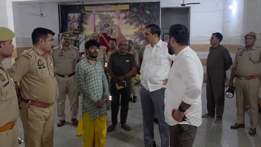 Mathura : वृंदावन के गुरुकुल में दर्दनाक हादसा, जहरीली गैस से चार छात्रों की मौत Mathura : वृंदावन के गुरुकुल में दर्दनाक हादसा, जहरीली गैस से चार छात्रों की मौत