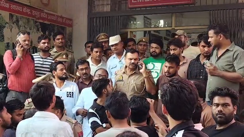 Hapur News : हापुड़ में पत्रकार की हत्या से सनसनी, विज्ञापन मांगने पर मारपीट का आरोप Hapur News : हापुड़ में पत्रकार की हत्या से सनसनी, विज्ञापन मांगने पर मारपीट का आरोप