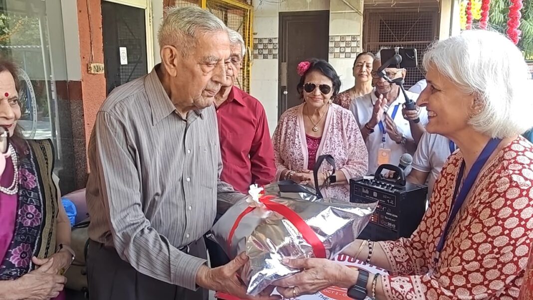 Donation Drive: नोएडा लाफ्टर क्लब ने दान उत्सव का किया शुभारंभ, आपदा प्रभावितों के लिए जुटाई जाएगी राहत सामग्री Donation Drive: नोएडा लाफ्टर क्लब ने दान उत्सव का किया शुभारंभ, आपदा प्रभावितों के लिए जुटाई जाएगी राहत सामग्री