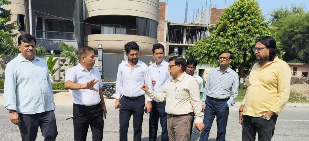 Noida Authority: सेक्टर-108 और शहदरा गांव पहुंचे जीएम ए.के. अरोड़ा, विकास कार्यों का लिया जायजा Noida Authority: सेक्टर-108 और शहदरा गांव पहुंचे जीएम ए.के. अरोड़ा, विकास कार्यों का लिया जायजा