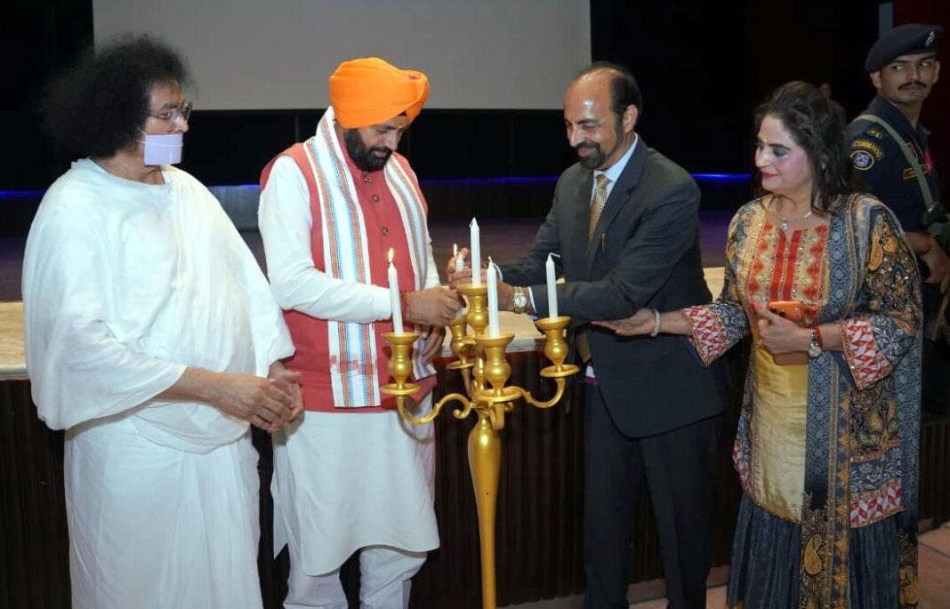 Social Service: सेवा, परोपकार और जरूरतमंदों का सहारा बनना ही सबसे बड़ा धर्म: मुख्यमंत्री Social Service: सेवा, परोपकार और जरूरतमंदों का सहारा बनना ही सबसे बड़ा धर्म: मुख्यमंत्री