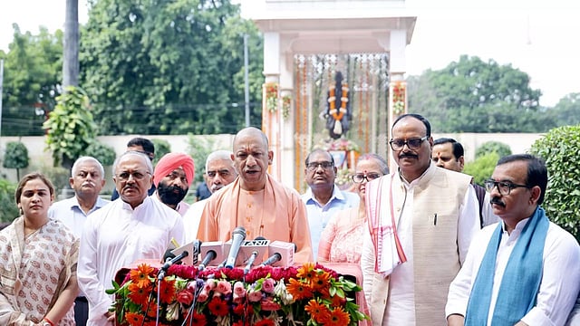 Lucknow : बापू का चरखा स्वावलंबन का आधार, ओडीओपी उसी स्वदेशी भाव से ‘लोकल को ग्लोबल’ बनाने का अभियान- मुख्यमंत्री Lucknow : बापू का चरखा स्वावलंबन का आधार, ओडीओपी उसी स्वदेशी भाव से ‘लोकल को ग्लोबल’ बनाने का अभियान- मुख्यमंत्री