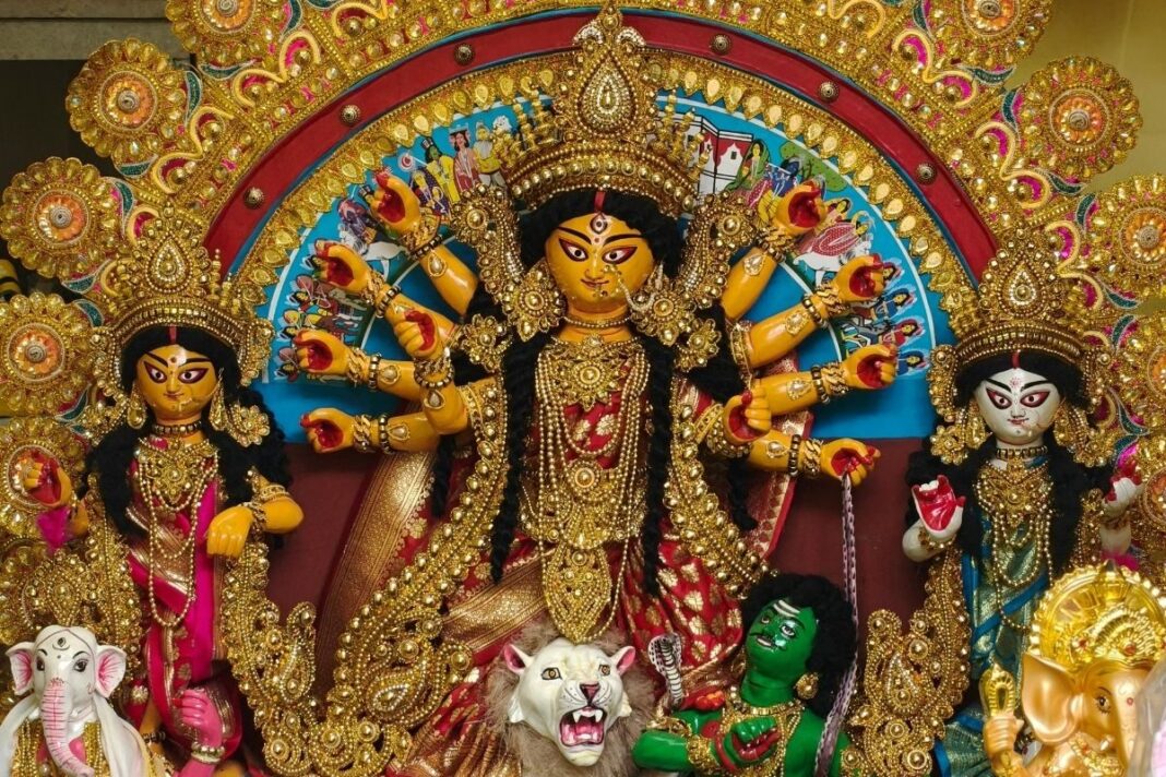 Lucknow : सुविधाएं बढ़ीं तो देवी धामों को उमड़े श्रद्धालु, शारदीय नवरात्र में आस्था ने रचा नया अध्याय Lucknow : सुविधाएं बढ़ीं तो देवी धामों को उमड़े श्रद्धालु, शारदीय नवरात्र में आस्था ने रचा नया अध्याय