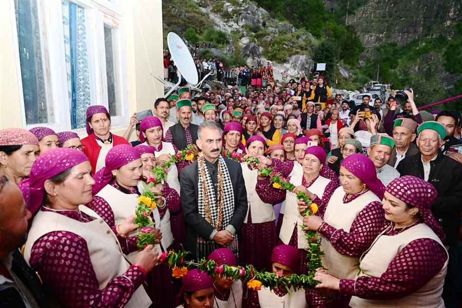 Himachal Development: मुख्यमंत्री सुक्खू का काशा पाट में रात्रि प्रवास, स्कूल भवन के लिए 2 करोड़ की घोषणा Himachal Development: मुख्यमंत्री सुक्खू का काशा पाट में रात्रि प्रवास, स्कूल भवन के लिए 2 करोड़ की घोषणा