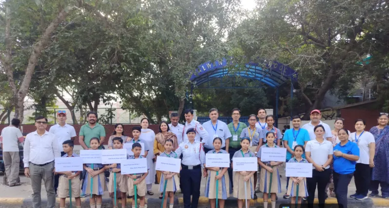 Road Safety Awareness: सलवान पब्लिक स्कूल में 150 छात्रों ने सीखा सड़क सुरक्षा का पाठ, ट्रैफिक पुलिस ने बताए सुरक्षित सफर के नियम Road Safety Awareness, Salwan Public School, Mayur Vihar Delhi, Traffic Safety Rules, Kalyanpuri Traffic Police