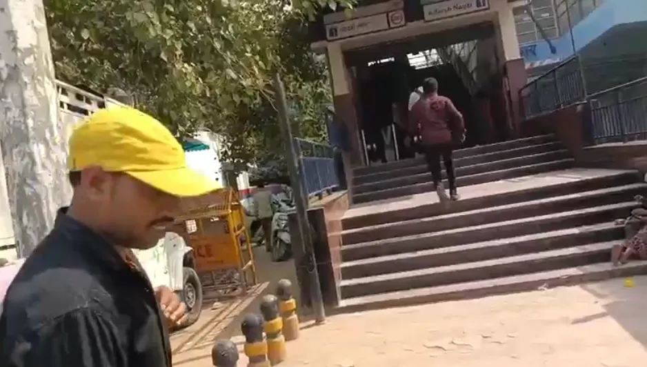 Delhi Metro Alert: दिल्ली में 57 मेट्रो स्टेशनों के गेट बंद करने का प्रस्ताव, यात्रियों की बढ़ सकती है परेशानी Delhi Metro Alert: दिल्ली में 57 मेट्रो स्टेशनों के गेट बंद करने का प्रस्ताव, यात्रियों की बढ़ सकती है परेशानी