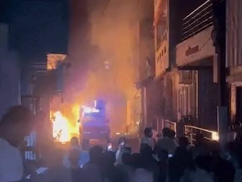 Hingoli Fire: हिंगोली के पटाखा गोदाम में भीषण आग, दो की मौत और करीब 12 लोग झुलसे Hingoli Fire, Maharashtra Firecracker Warehouse, Hingoli Fire Accident, Firecracker Warehouse Fire, Maharashtra Crime