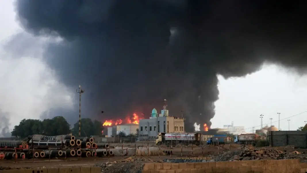 Yemen Crisis: अदन एयरपोर्ट पर हूतियों का मिसाइल-ड्रोन हमला, रनवे के पास गिरा मिसाइल; काहिरा की फ्लाइट जेद्दा डायवर्ट Aden Airport Attack, Yemen Crisis, Houthi Attack, Ballistic Missile, Drone Attack