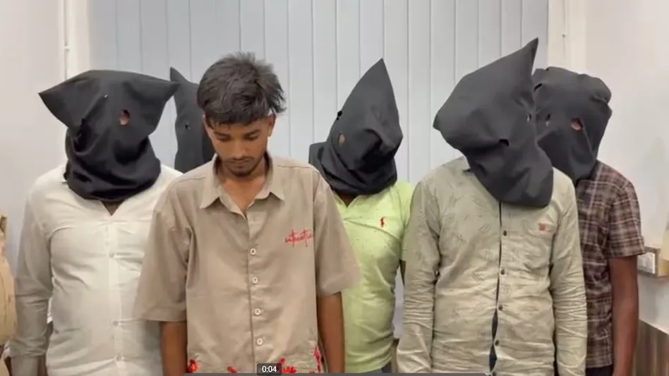 Fake Income Tax Raid: अजमेर में फर्जी IT अधिकारी बनकर कारोबारी के घर से 3 करोड़ के जेवर लूटे, तीन घंटे में 6 आरोपी गिरफ्तार; पूर्व कर्मचारी निकला मास्टरमाइंड Ajmer Robbery, Fake Income Tax Officers, Rajasthan Crime, Nasirabad Loot Case, Special 26 Style Robbery