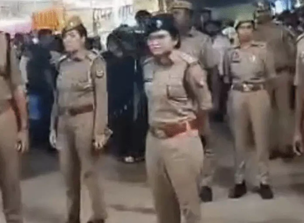 Dussehra Security: नोएडा में 35 स्थानों पर रावण दहन और 200 से अधिक दुर्गा प्रतिमाओं का विसर्जन, सुरक्षा में 2200 पुलिसकर्मी तैनात Dussehra Security: नोएडा में 35 स्थानों पर रावण दहन और 200 से अधिक दुर्गा प्रतिमाओं का विसर्जन, सुरक्षा में 2200 पुलिसकर्मी तैनात