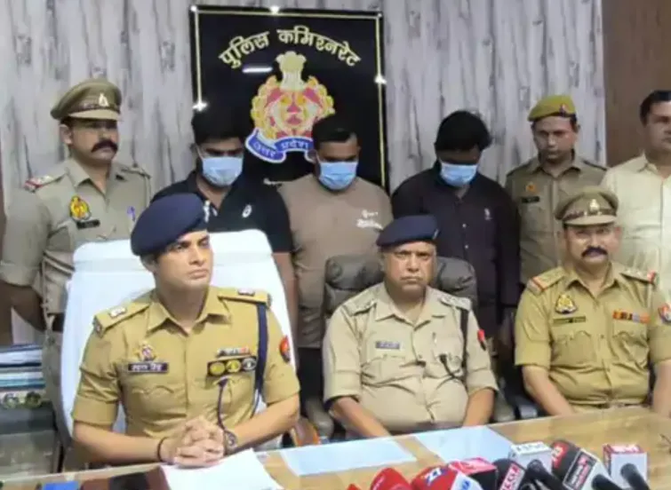 Theft Case: नोएडा में 3 करोड़ रुपये की चोरी का खुलासा, तीन आरोपी गिरफ्तार; 3,172 पेटीएम मशीनें और 147 एयरटेल सेटअप बॉक्स बरामद Theft Case: नोएडा में 3 करोड़ रुपये की चोरी का खुलासा, तीन आरोपी गिरफ्तार; 3,172 पेटीएम मशीनें और 147 एयरटेल सेटअप बॉक्स बरामद