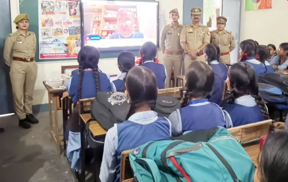 Cyber Security Awareness: नोएडा में मिशन शक्ति अभियान के तहत पांच हजार विद्यार्थियों को साइबर सुरक्षा के प्रति किया जागरूक Cyber Security Awareness: नोएडा में मिशन शक्ति अभियान के तहत पांच हजार विद्यार्थियों को साइबर सुरक्षा के प्रति किया जागरूक