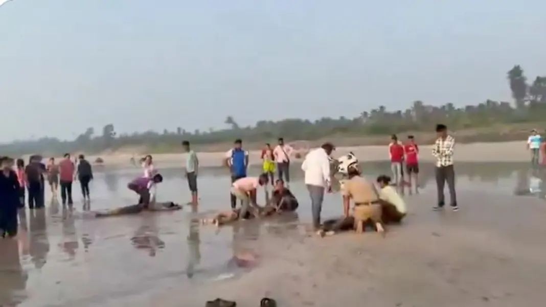 Diveagar Beach Tragedy: महाराष्ट्र के दिवेआगर में पिकनिक के दौरान 8 छात्रों की डूबने से मौत, सभी शव मिले Diveagar Beach Tragedy, Raigad Student Drowning, Maharashtra Beach Accident, Alandi Students, Diveagar Beach Accident