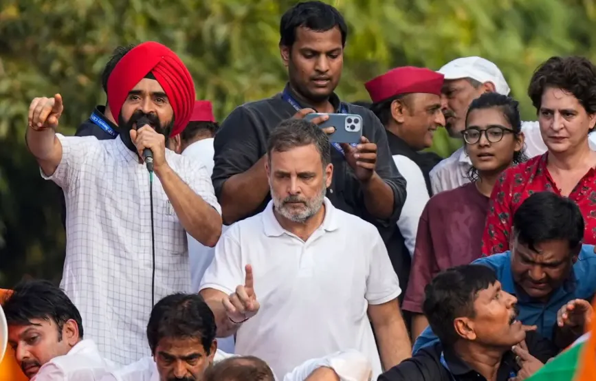 SIR Controversy: राहुल गांधी समेत INDIA गठबंधन के 11 नेताओं ने सुप्रीम कोर्ट में दायर की याचिका, वोटर लिस्ट में गड़बड़ी का आरोप Rahul Gandhi Supreme Court, INDIA Bloc Petition, SIR Voter List, Election Commission India, Vote Deletion Allegations