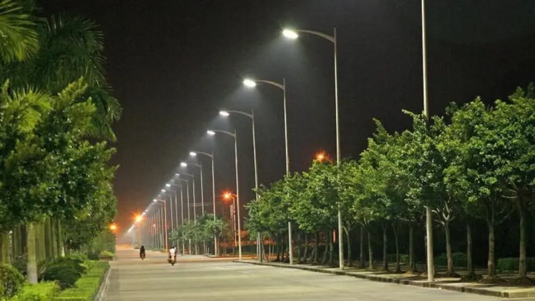 LED Street Lights: ग्रेटर नोएडा वेस्ट के 17 गांवों में लगेंगी ढाई हजार से ज्यादा एलईडी स्ट्रीट लाइट LED Street Lights: ग्रेटर नोएडा वेस्ट के 17 गांवों में लगेंगी ढाई हजार से ज्यादा एलईडी स्ट्रीट लाइट