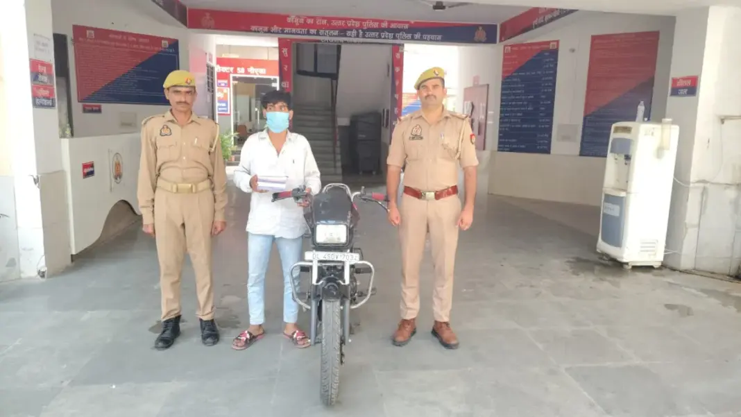 Mobile Snatching: नोएडा में मोबाइल चोरी-स्नेचिंग करने वाला आरोपी गिरफ्तार, बाइक और चाकू बरामद Mobile Snatching: नोएडा में मोबाइल चोरी-स्नेचिंग करने वाला आरोपी गिरफ्तार, बाइक और चाकू बरामद