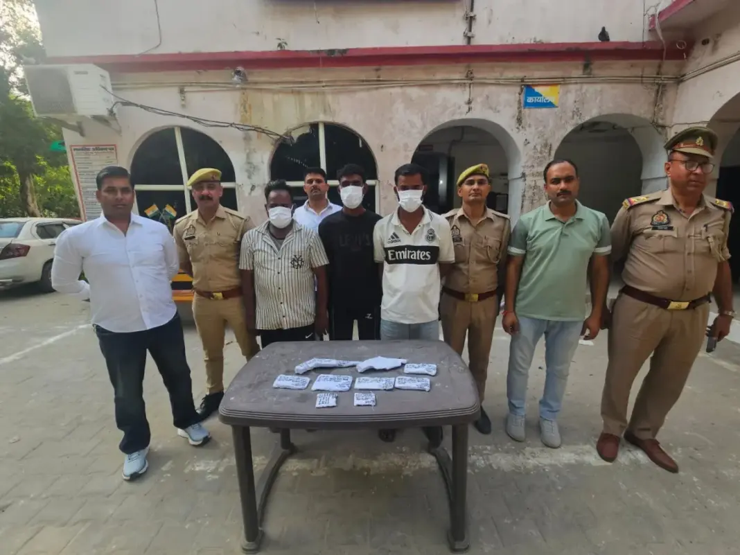 Mobile Snatching: आईफोन स्नैचिंग करने वाले तीन आरोपी गिरफ्तार, पांच मोबाइल और अवैध हथियार बरामद Mobile Snatching: आईफोन स्नैचिंग करने वाले तीन आरोपी गिरफ्तार, पांच मोबाइल और अवैध हथियार बरामद