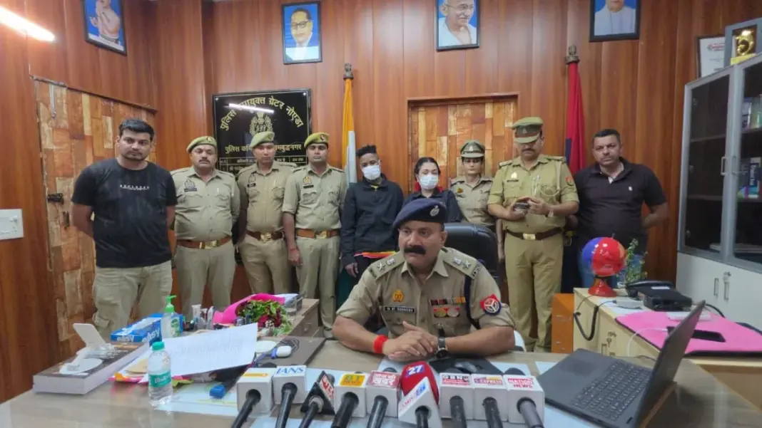 Greater Noida Drug Bust: एक करोड़ रुपये की 920 ग्राम MDMA बरामद, दो विदेशी नागरिक गिरफ्तार Greater Noida Drug Bust: एक करोड़ रुपये की 920 ग्राम MDMA बरामद, दो विदेशी नागरिक गिरफ्तार